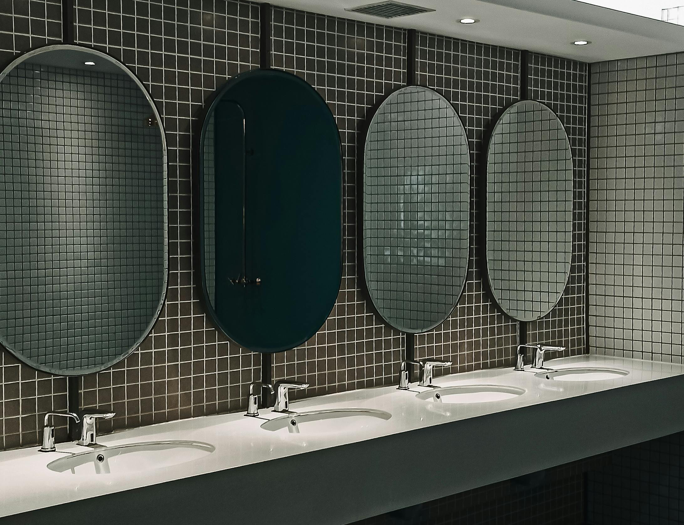 commercial-washroom-cleaning